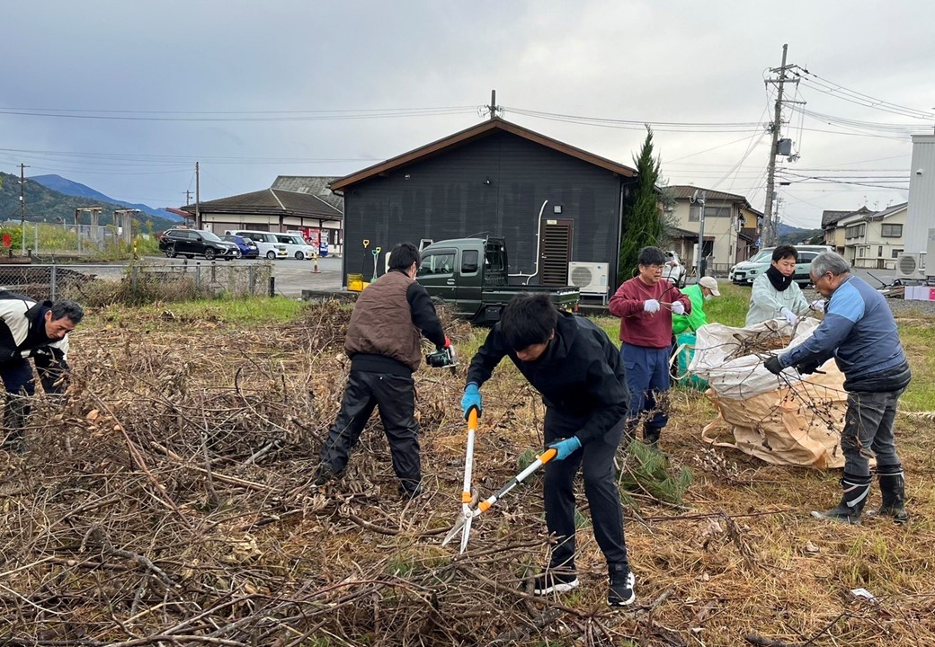 駅周辺の公園整備の様子