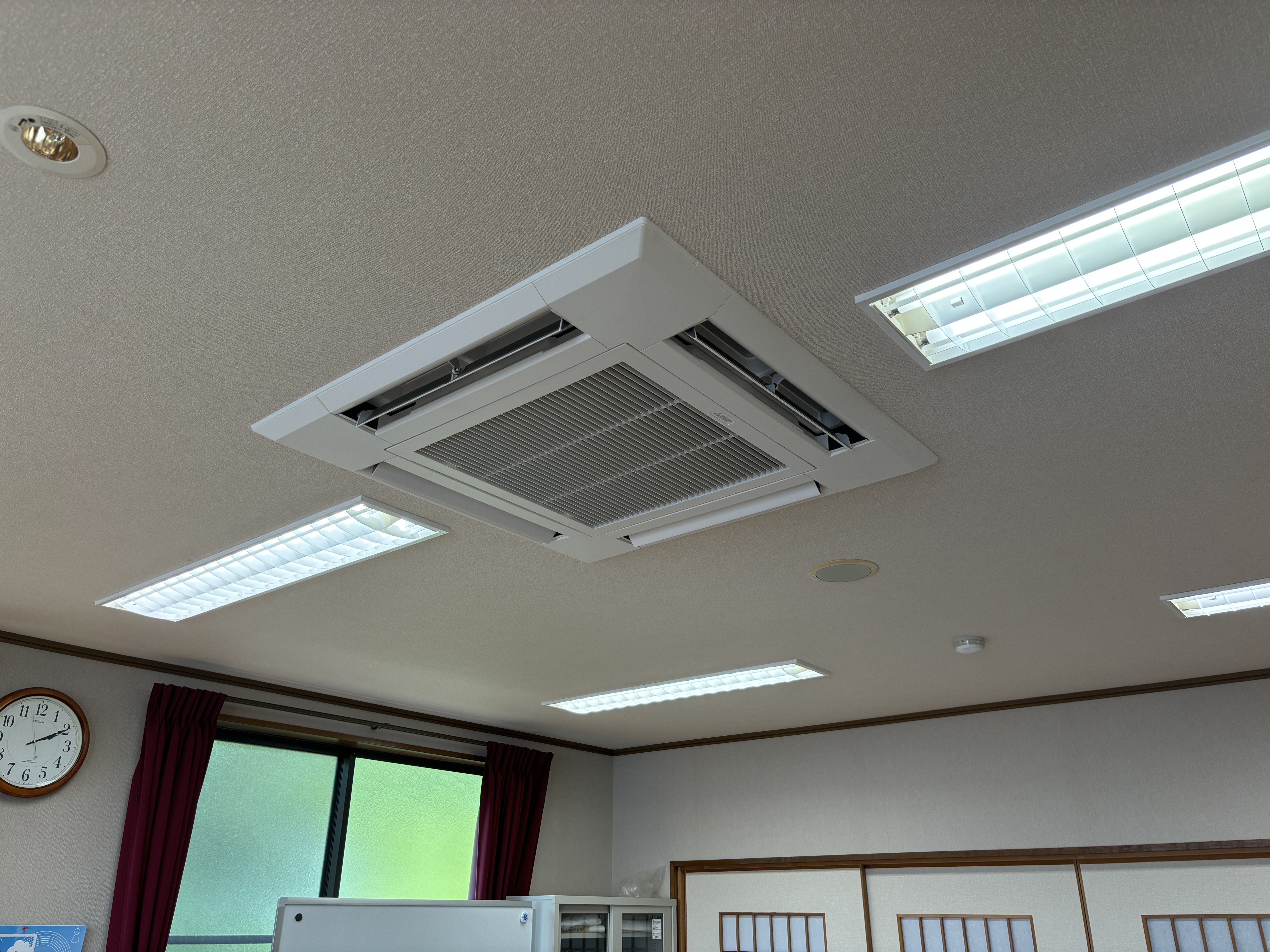 修繕した上山田地区公民館のエアコン