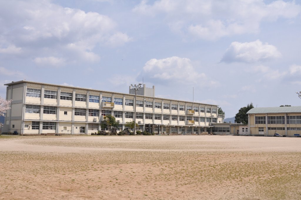 三河内小学校