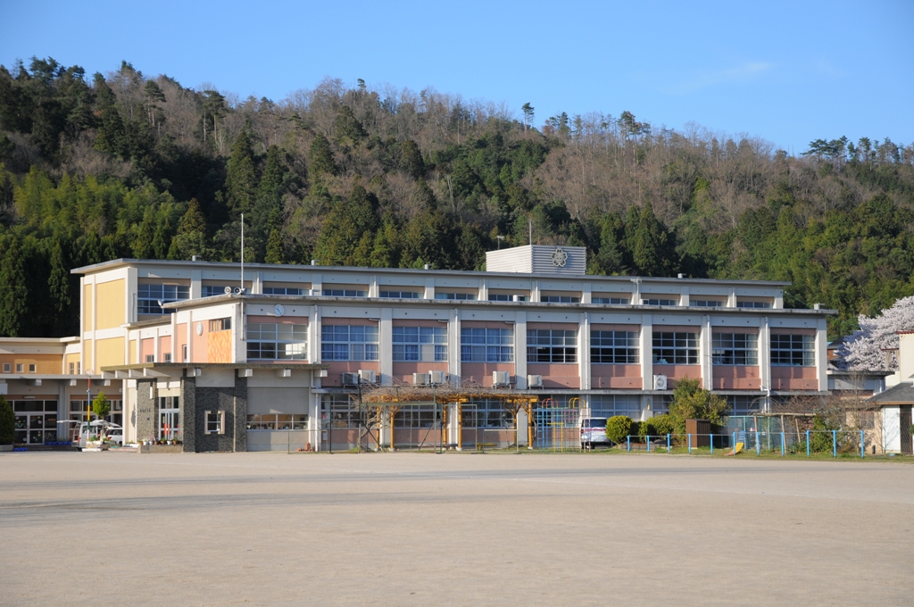 市場小学校