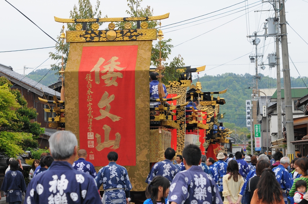 勇壮な山屋台