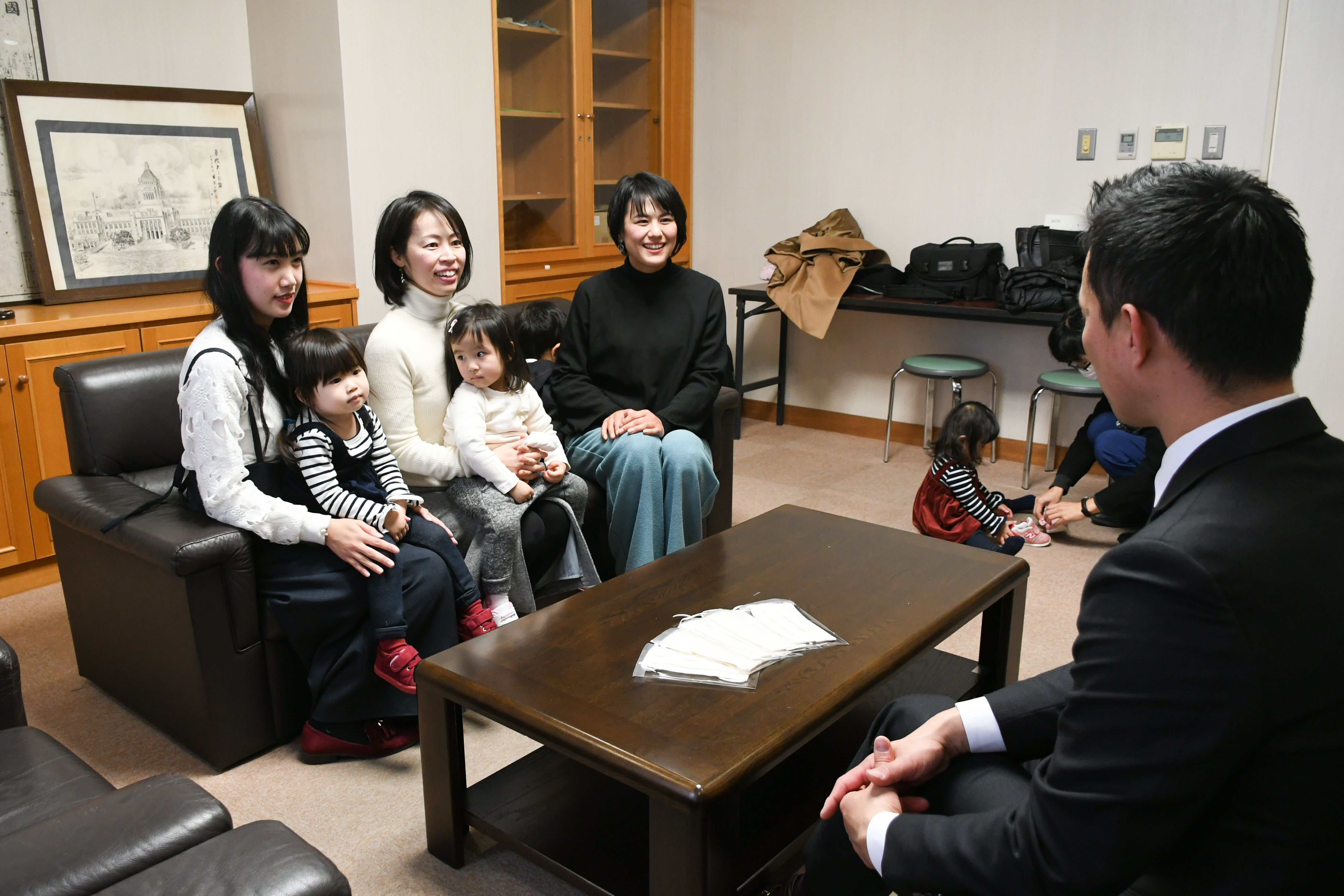 マスク製作への思いを語っていただきました(右から小西さん、永浜さん、大瀧さん)