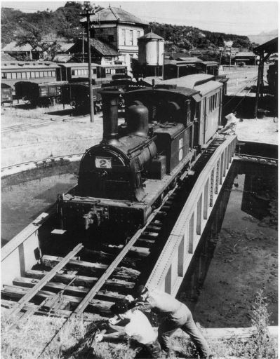 回転台に乗る２号機関車