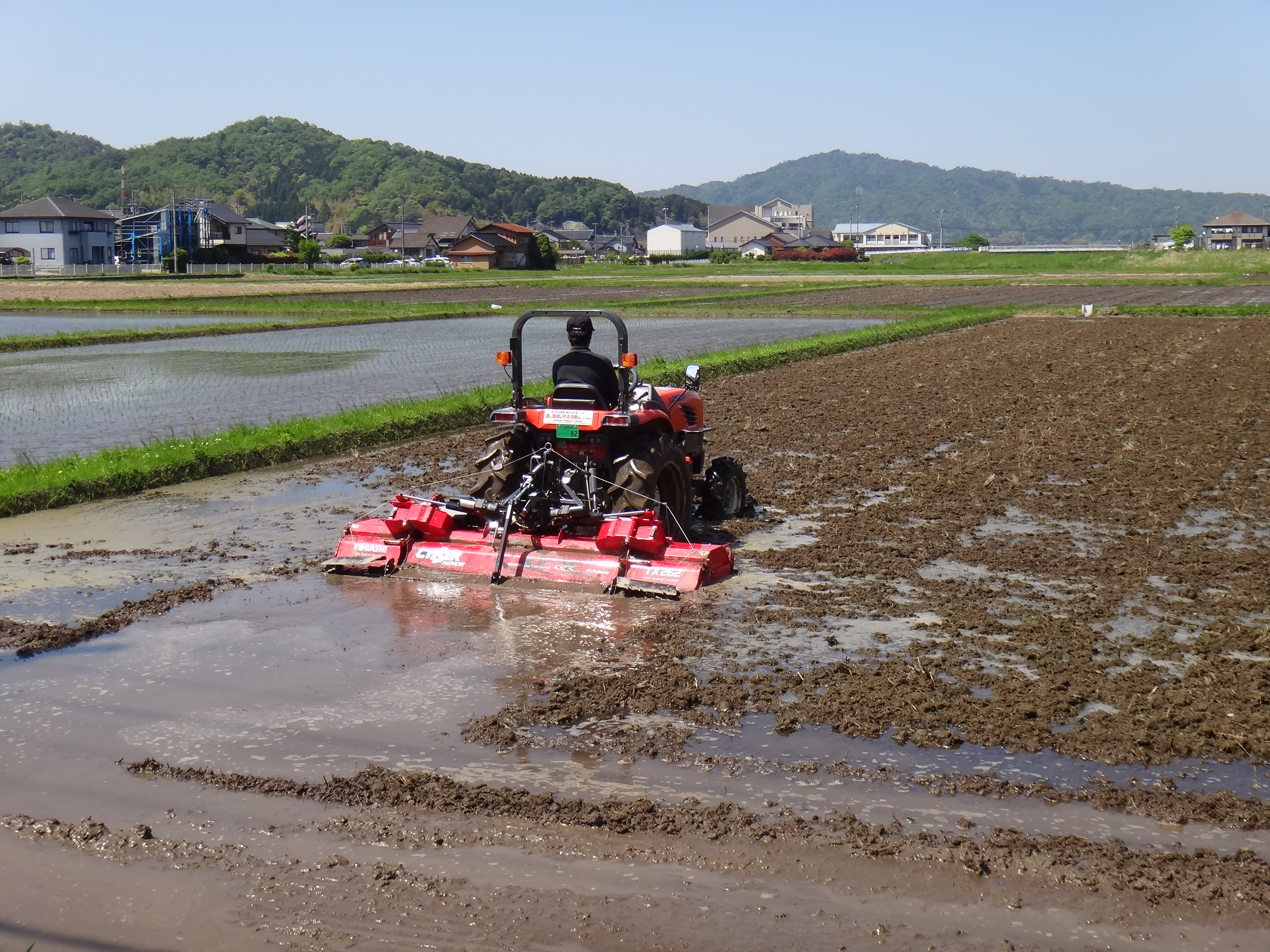 水田の代掻き