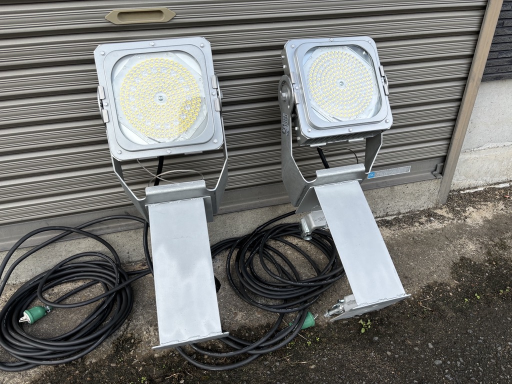 投光機
