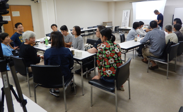 2チームに分かれてお弁当実現に向けて準備を始めます