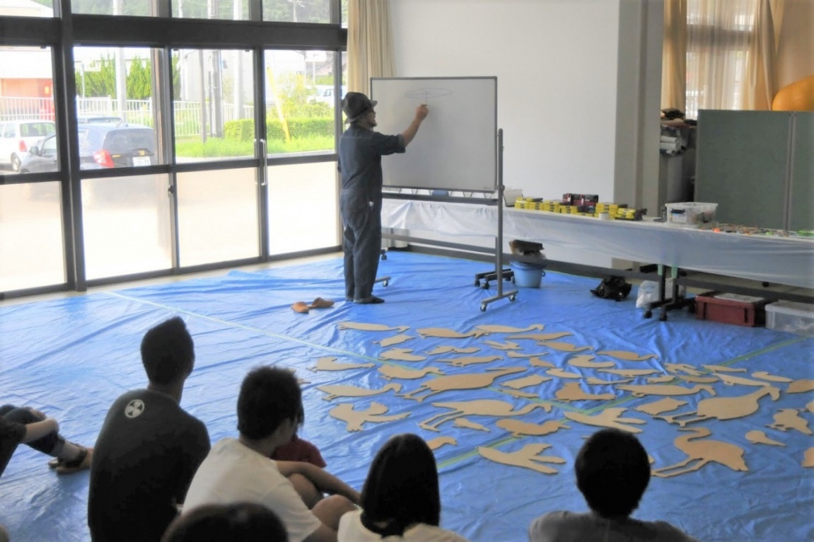 講義の後は、実際に空間アートの製作をみんなで体験です!